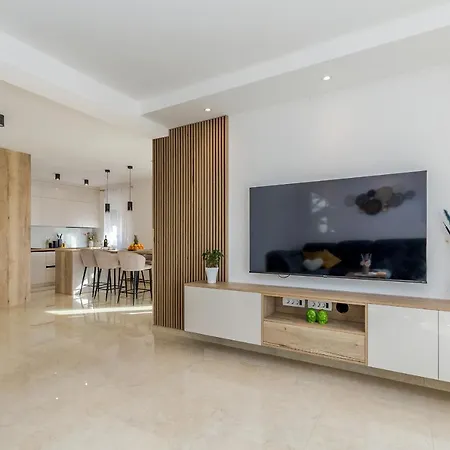 بيت للعطل House Andro