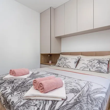 بيت للعطل House Andro Pinezići