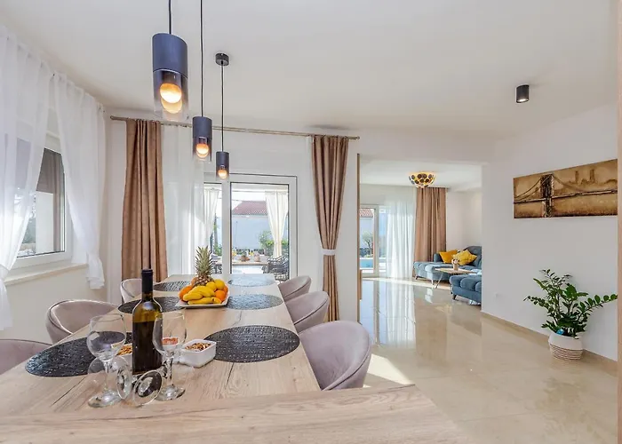 House Andro Pinezići