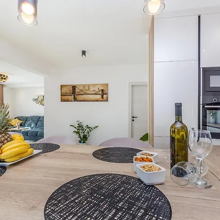 House Andro Holiday home *