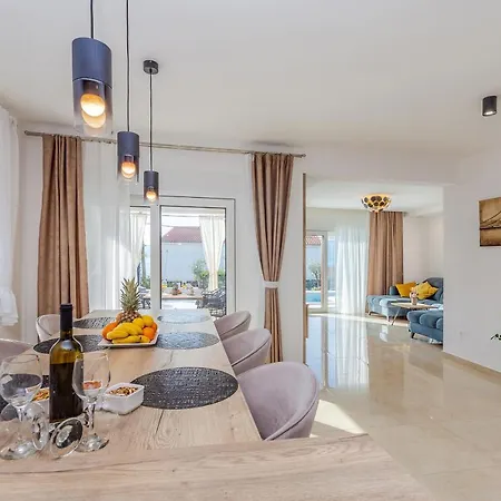 House Andro Pinezici (Krk)