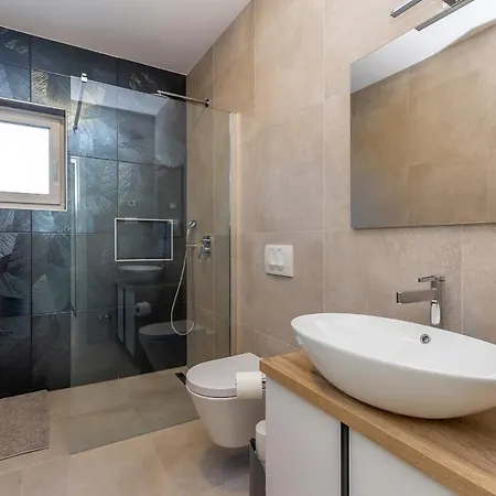 House Andro Pinezici (Krk)